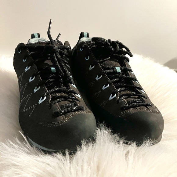 SCARPA Crux wmns hiking shoe EU 38 / US 7 *LIKE NEW* in box - Picture 1 of 8